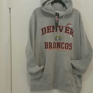 Men's hooded pullover sweatshirt